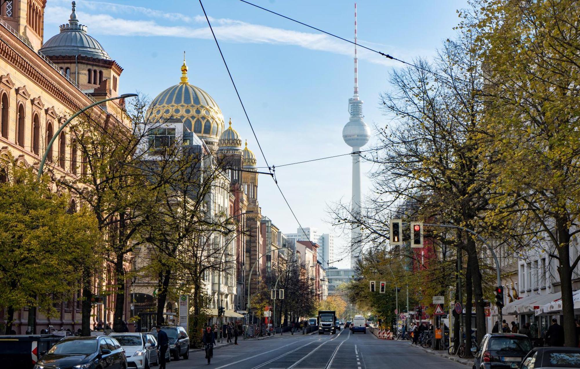 Homely - Spacious Flat Quiet, Friedrichstrasse, River Апартаменты Берлин